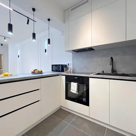 アパート The First House *